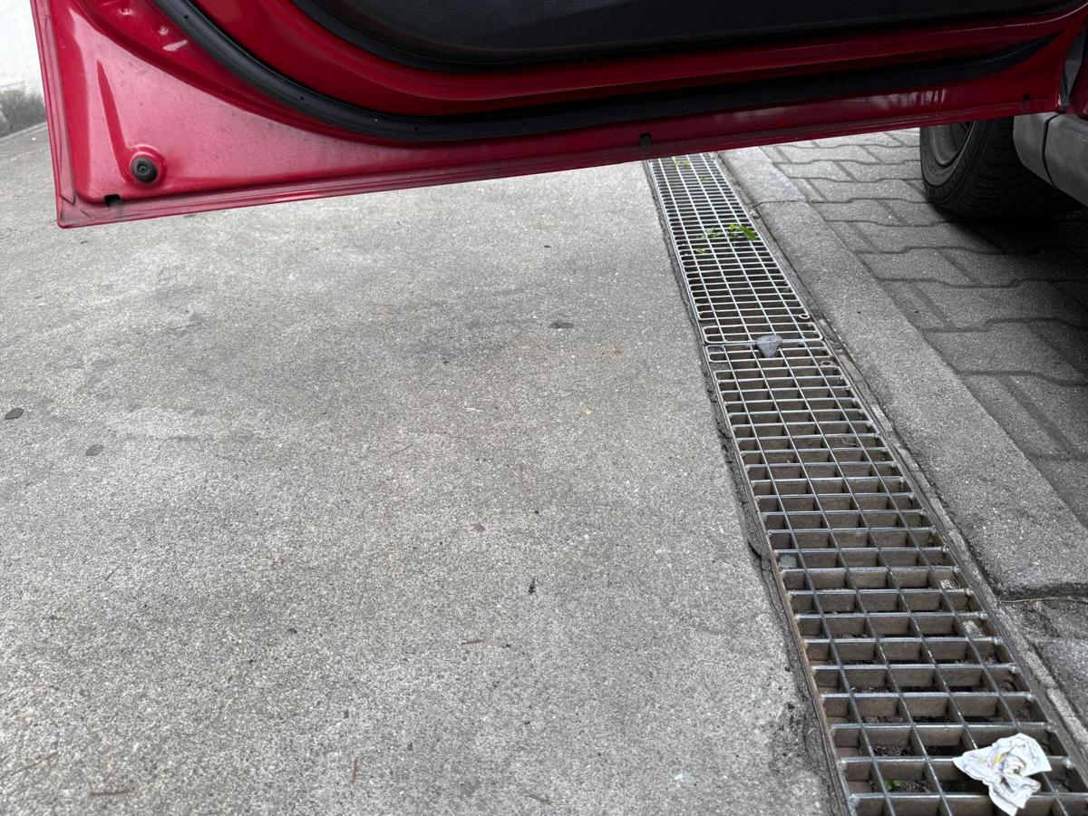 Honda Civic FK2 VIII original Tür vorn links R81 Milano Red 5-Türer Rohbau BJ08